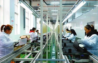 千余臺電腦液晶顯示器搭乘“長安號”啟運吉爾吉斯斯坦，助力中亞通訊產(chǎn)品市場發(fā)展